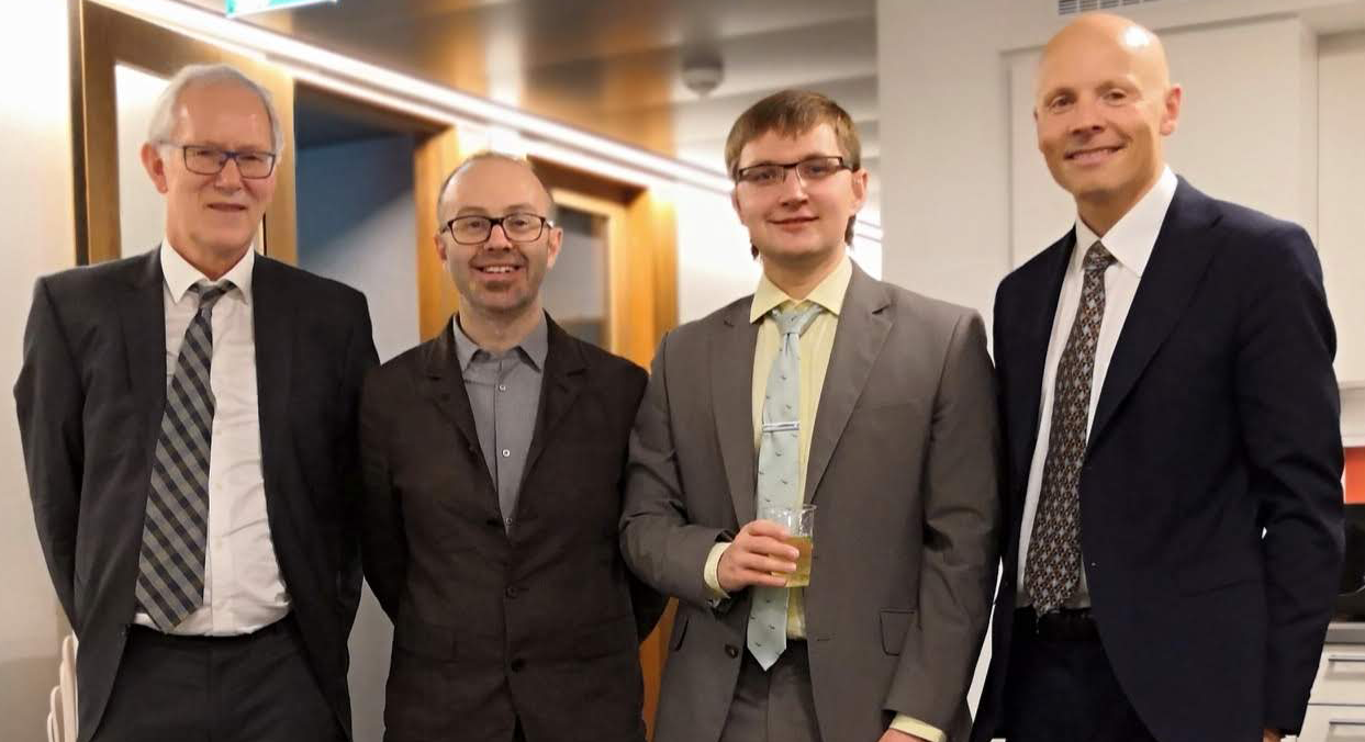 Ph.D. Aliaksandr Hubin sammen med bedømmelseskomiteen: Fra venstre: Ørnulf Borgan (UiO), Leonardo Bottolo (Uni Cambridge), Aliaksandr Hubin (UiO/NR), Jo Eidsvik (NTNU)