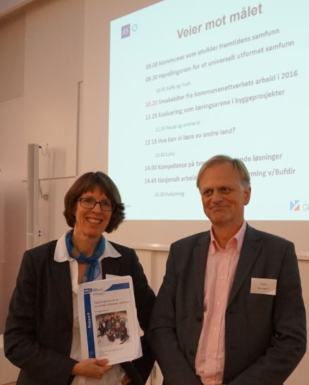 Kristin S. Fuglerud og Jan Dietz presenterer rapporten om fremtidsscenarier for universell utforming