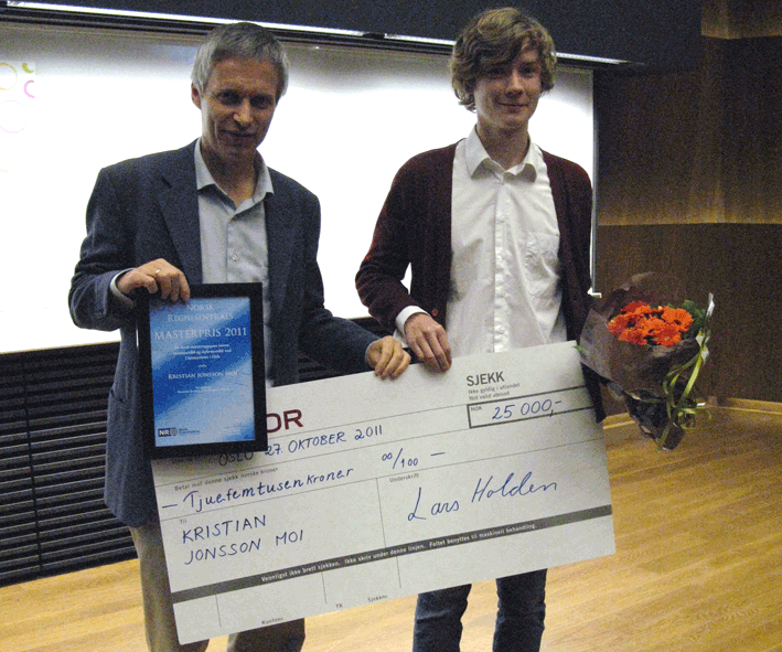 Vinneren av NRs masterpris 2011 ved UiO Kristian Jonsson Moi sammen med NRs adm. direktør Lars Holden. 