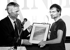 NRs adm. direktør Lars Holden og vinner av NRs masterpris 2009 ved NTNU Eivind Fonn. (Photo: Kai T. Dragland, NTNU/IDI) 